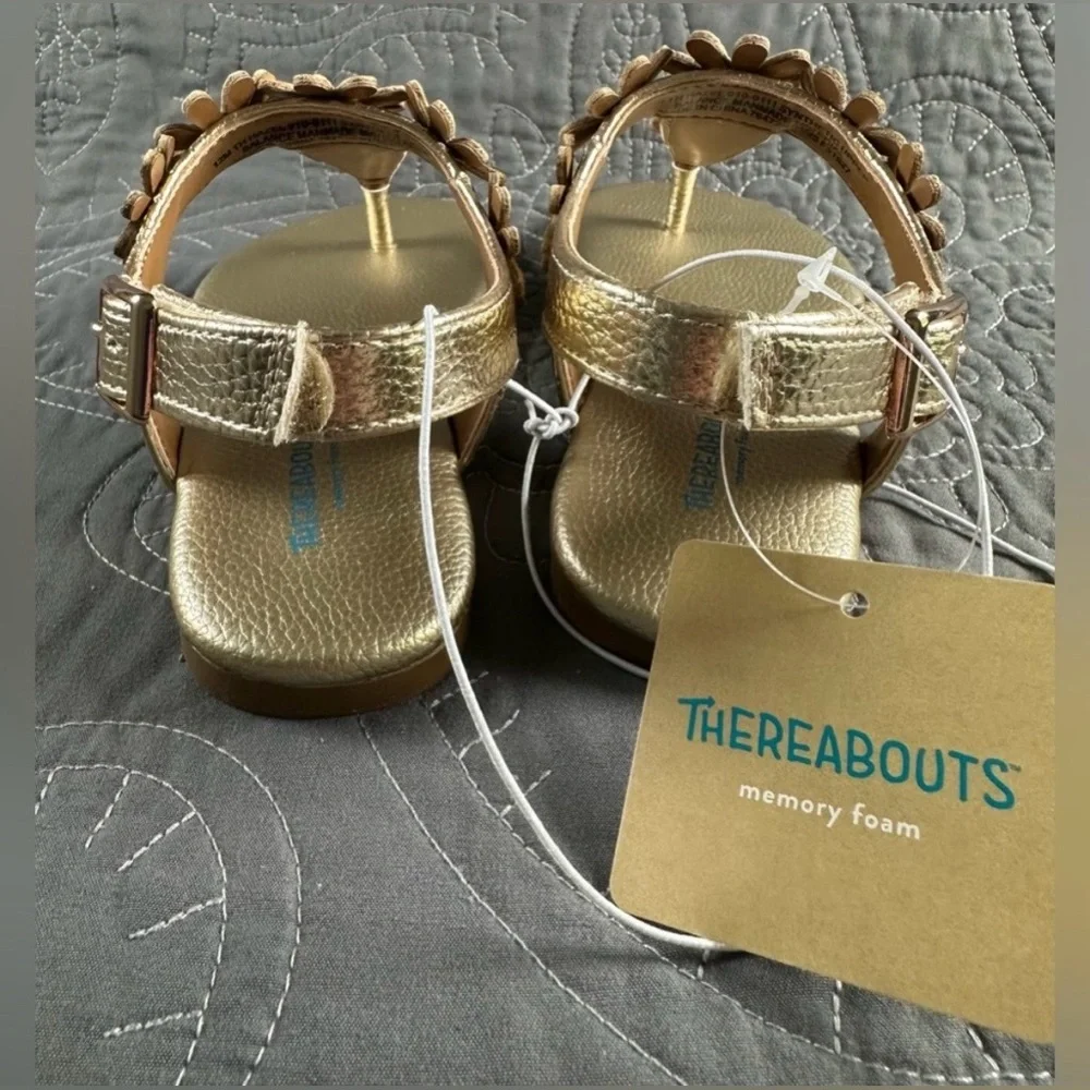 Thereabouts Big Girls Gold Hazel Adjustable Strap Flat Sandals NWT Big Girls 4
